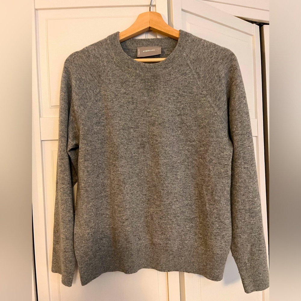 Everlane Heather grey cashmere sweater. Size medium.